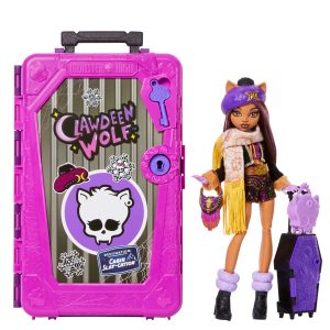 Monster High Skulltimate Secrets Cabin Slay-Cation Playset. Clawdeen Wolf Doll And Accessories